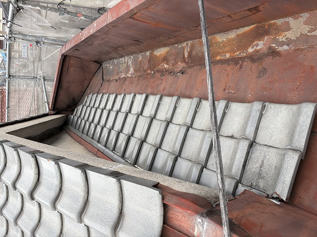 谷板金と立ち上がり部の腐食状況