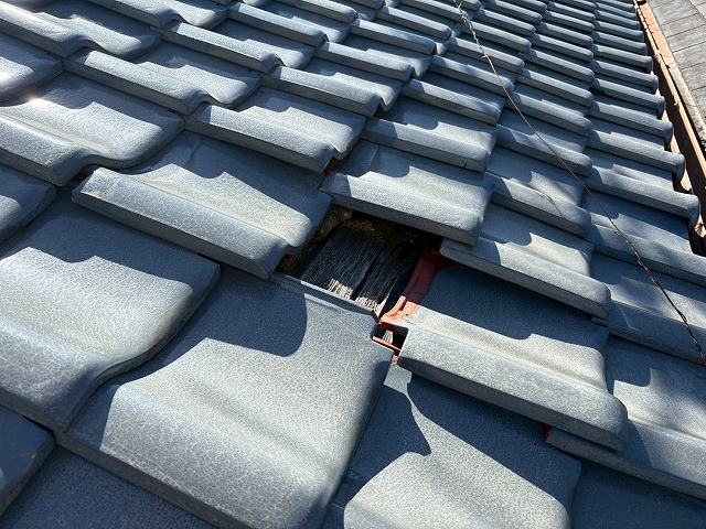 ズレが生じた瓦