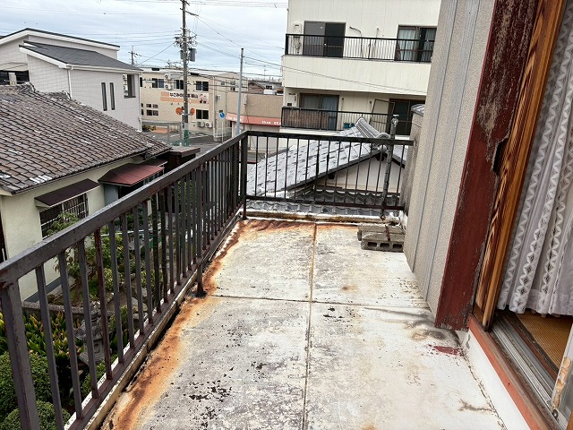 劣化が進んだ防水膜