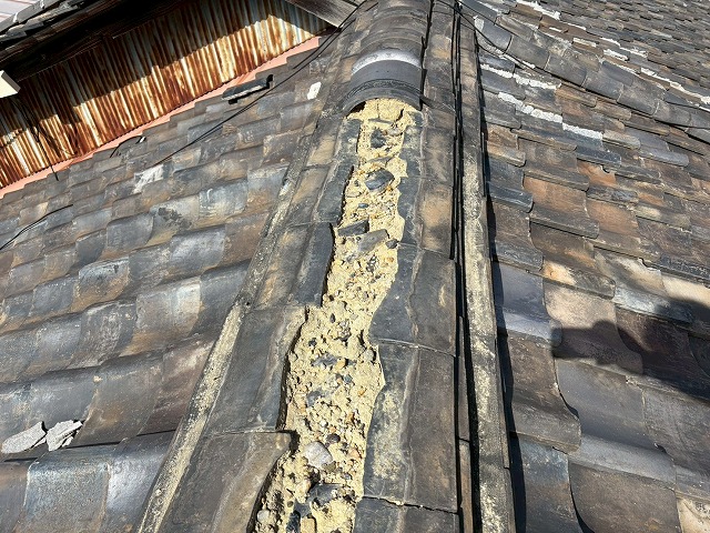 割れてしまった棟瓦