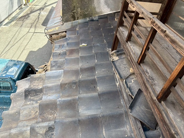 落ちてしまった下屋根