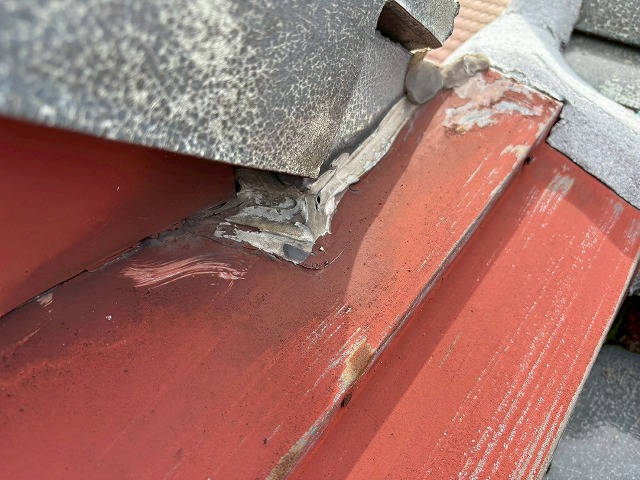 シーリングに穴が発生