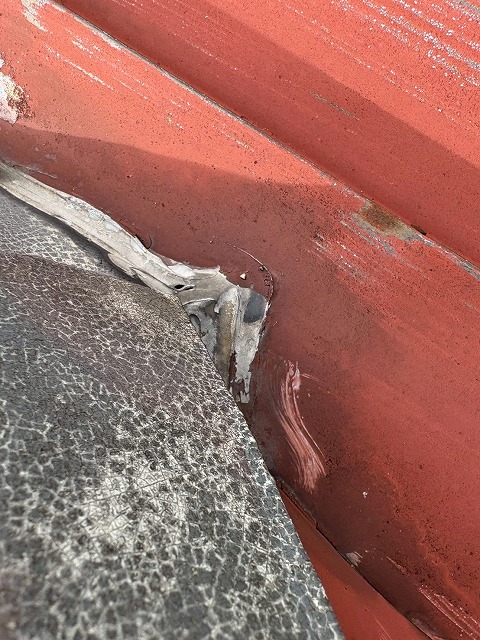 ところどころ隙間が見受けられる取り合い