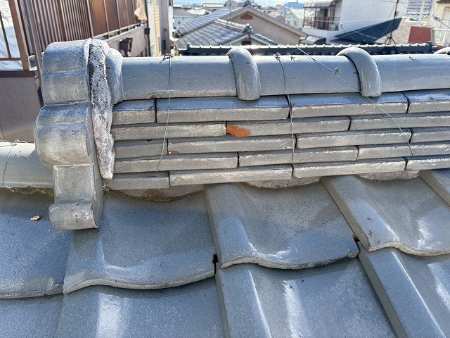 熨斗瓦が欠けた瓦