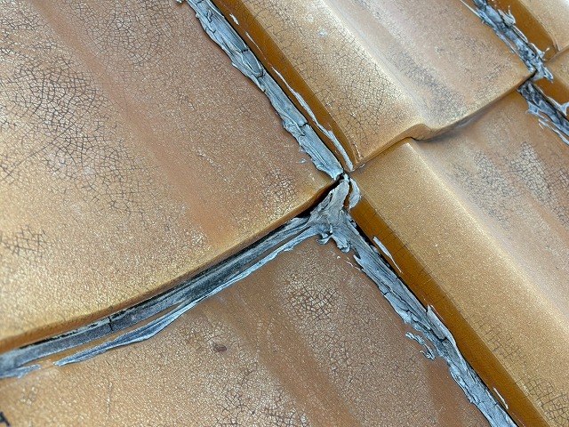 ラバーロックされた瓦