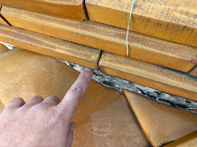 熨斗瓦のズレが発生