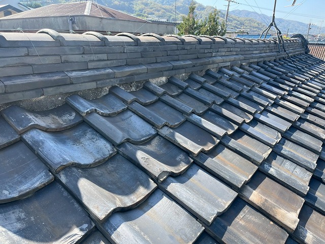 経年劣化が進行した棟瓦