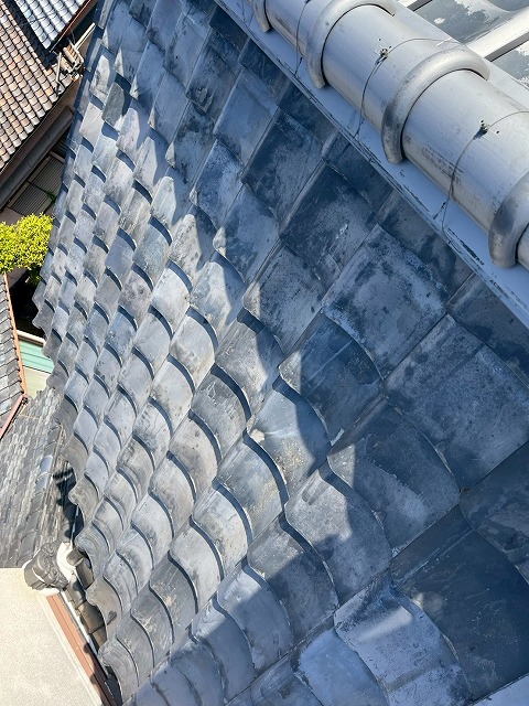 全体的な劣化がみうけられる瓦