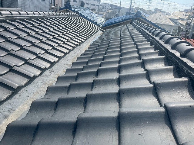 雨漏りが生じた連棟住宅屋根