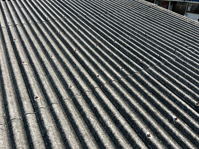 倉庫屋根の修理も承ってます