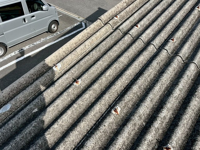 経年劣化した倉庫屋根