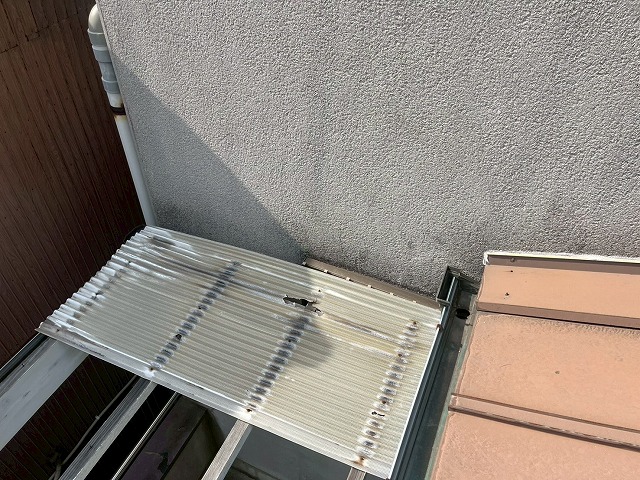 飛ばされた波板付近