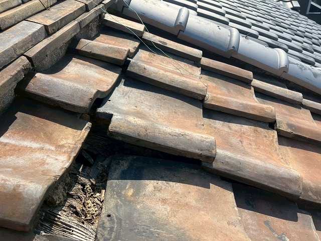 瓦のめくれが発生