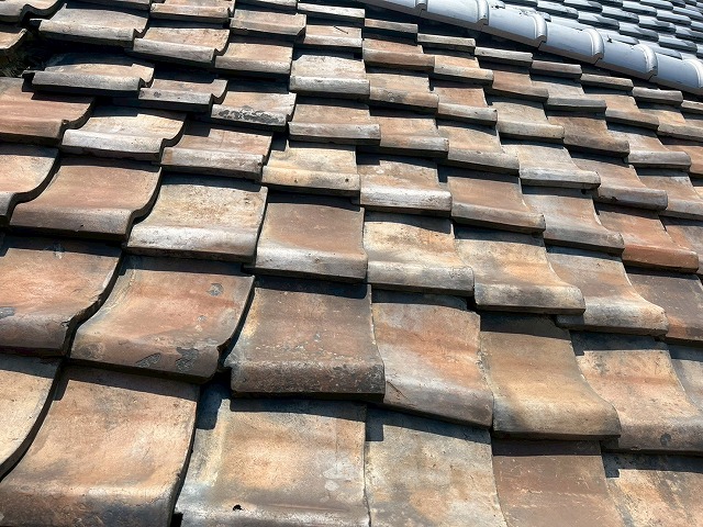 瓦のズレが生じた屋根