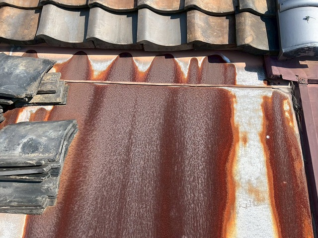 経年劣化が進行した板金部分