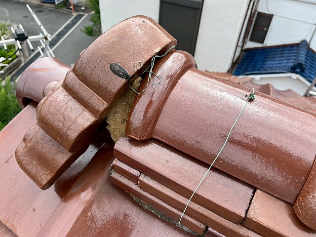 老朽化が目立つ屋根