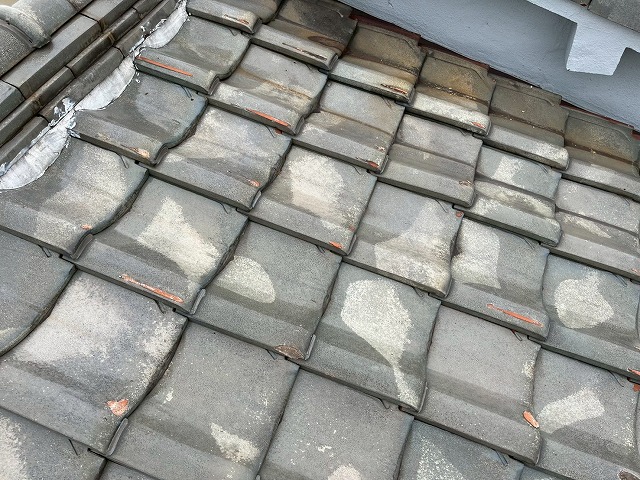 ズレが見られる瓦