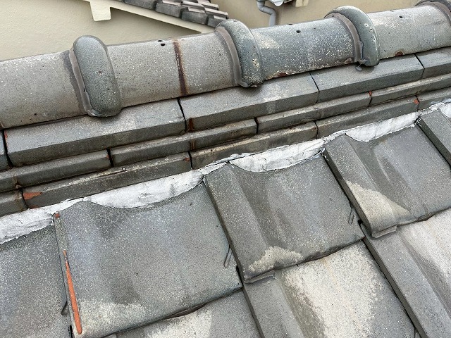 シックの施工不良で雨漏りが生じた屋根