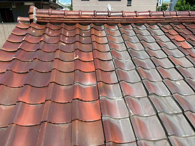 塩焼き瓦が使用された屋根