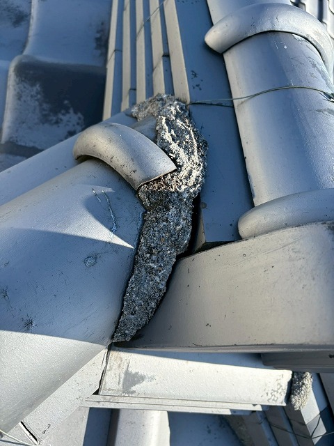 瓦の隙間を埋める漆喰