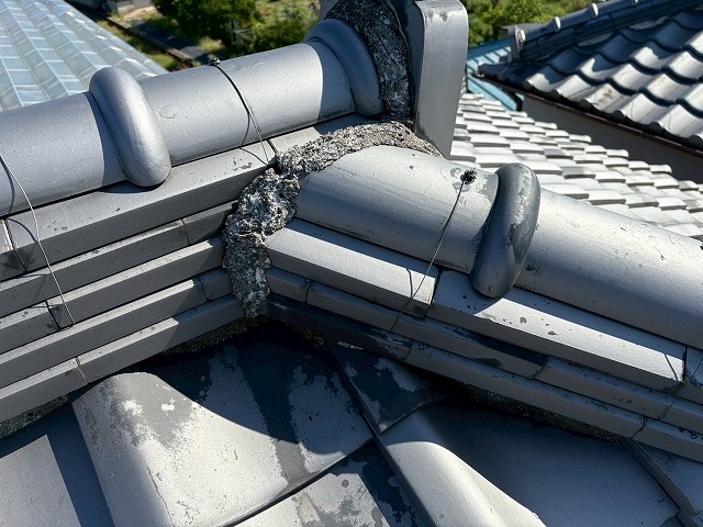 瓦の隙間を埋める漆喰