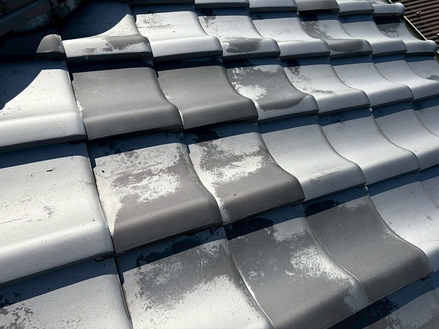 劣化した瓦屋根