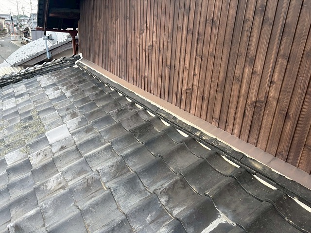 瓦屋根と壁の取り合い