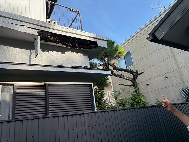 ベランダが崩壊した原因