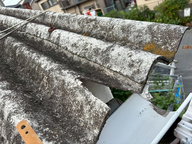 一部破損したスレート