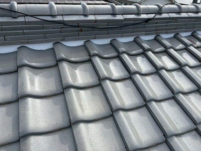 熨斗瓦のズレが生じた瓦屋根