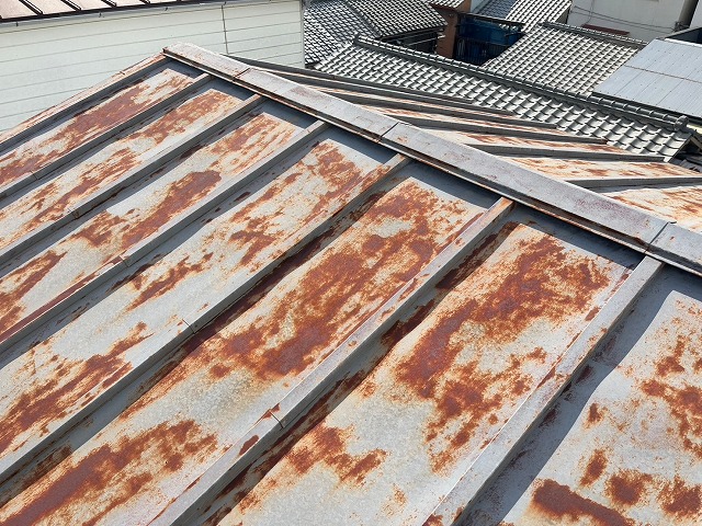 劣化の激しい瓦棒屋根