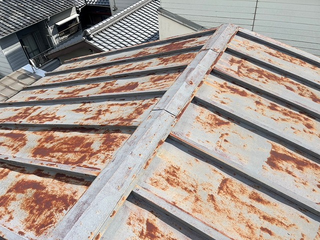 瓦棒屋根の金属屋根確認