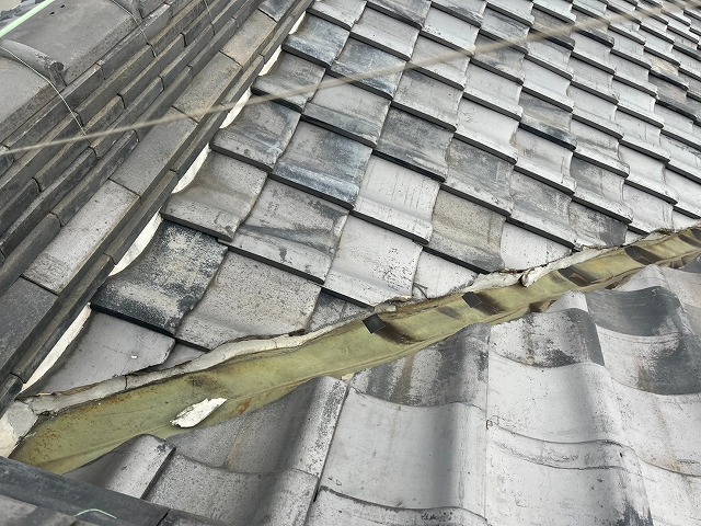 雨漏り原因へと発展しやすい谷板金