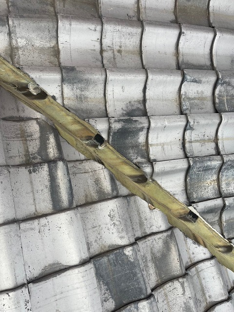 谷板金の穴あきに注意