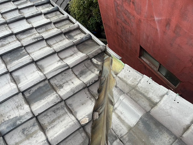 特に銅板の谷板金に注意