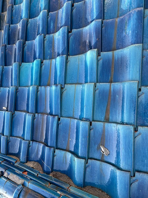 広範囲で瓦のズレ