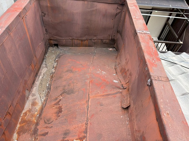 パラペット内の葺き替えをご提案