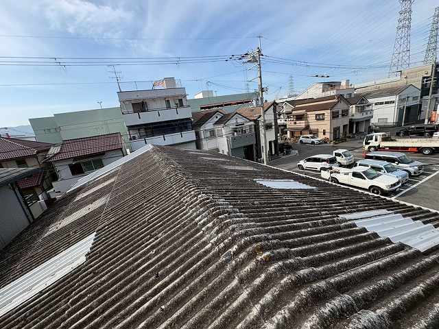 波スレートの倉庫