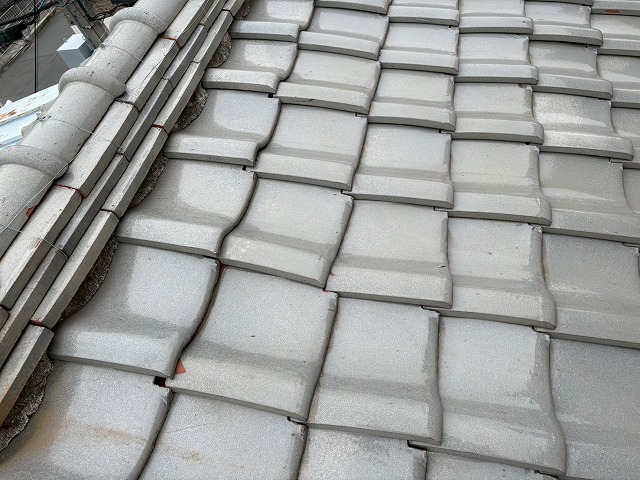 全体的に歪んだ瓦