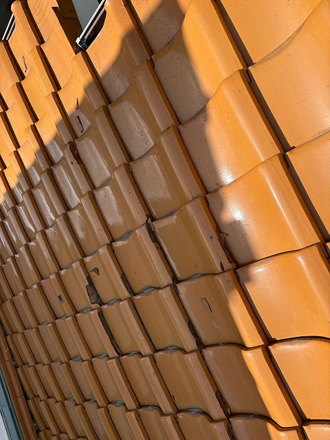 凍害が生じた瓦