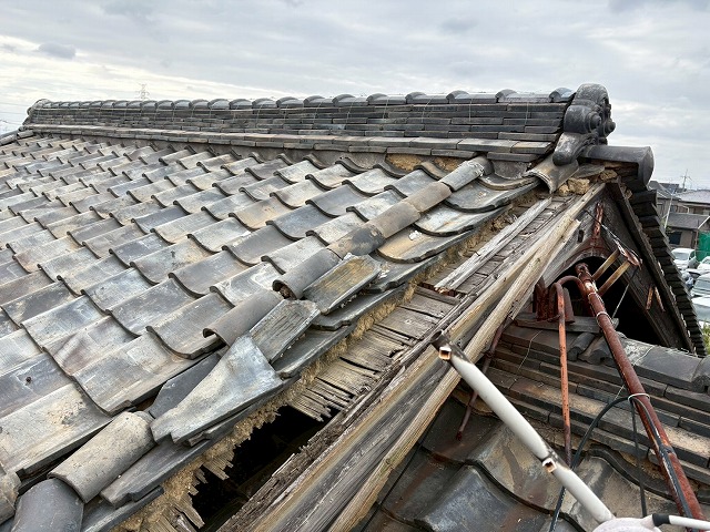 袖瓦部分が崩壊