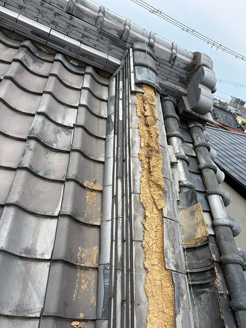 台風被害を受けた屋根