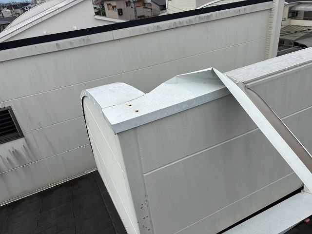 笠木の飛散に注意