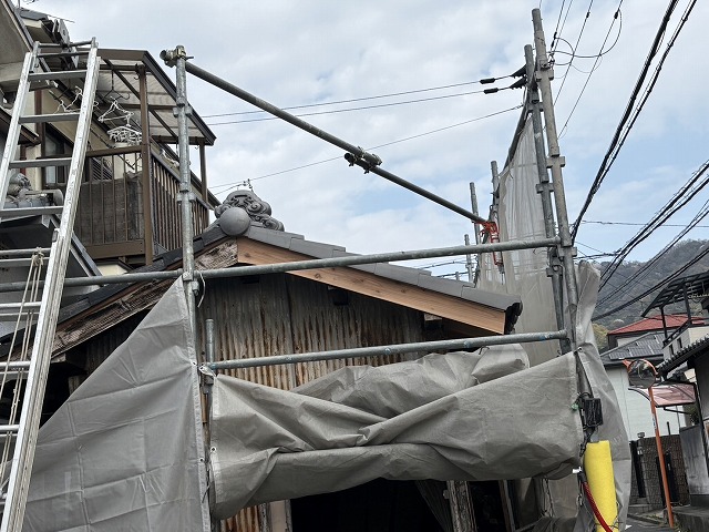 破風からの屋根