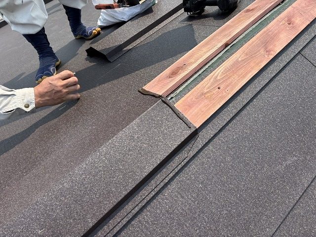 棟板金の取り付け