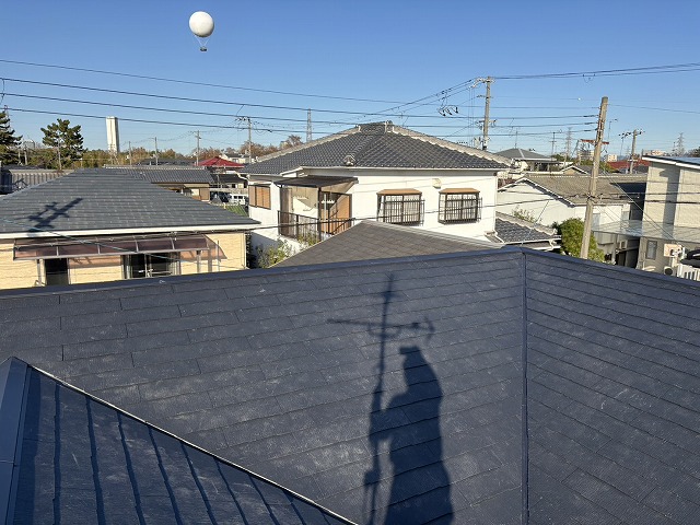 新しい屋根材の仕上がり確認
