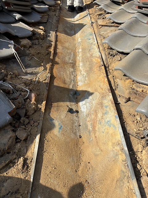 サビて劣化した谷板