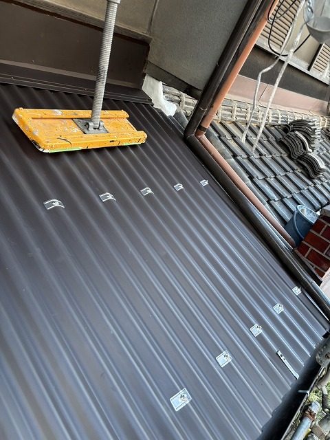 ガルバ大波の施工