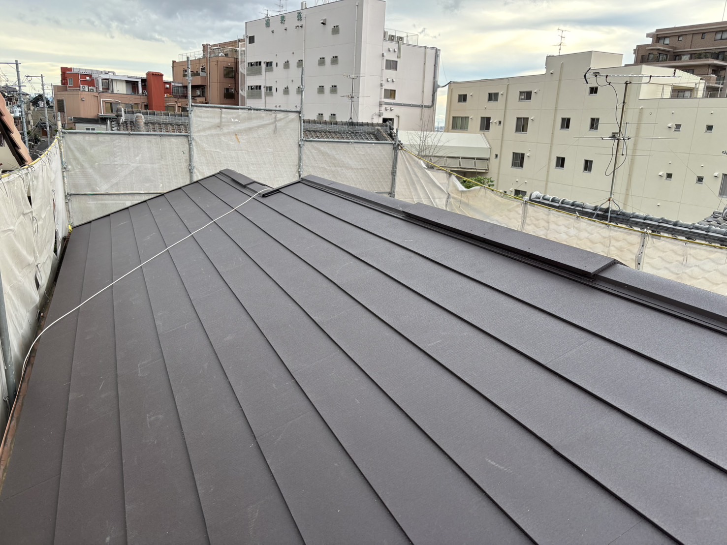 仕上げと屋根全体の完成