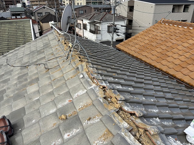 棟瓦の撤去